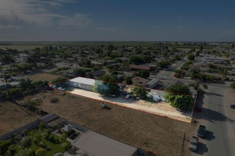 Photo of 14581 Kilroy Road, Porterville, CA 93257 (MLS # 242429)