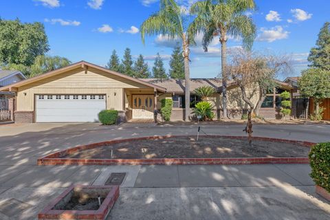 Photo of 1269 N Gem Street, Tulare, CA 93274 (MLS # 241787)