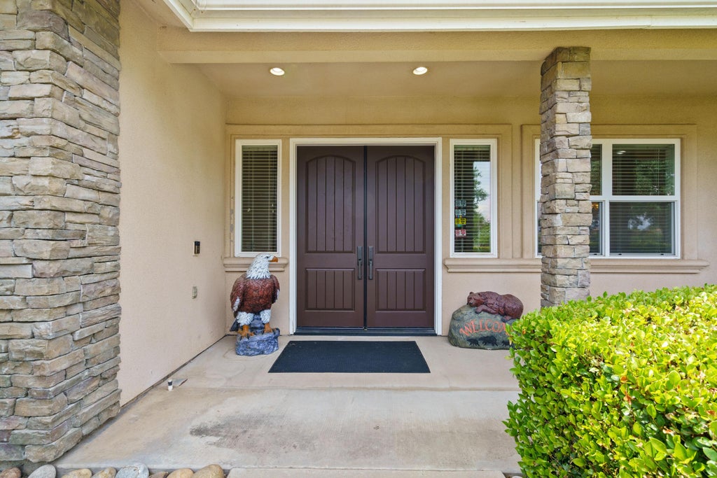 Photo of 2615 N Linwood Street, Visalia, CA 93291 (MLS # 241058)