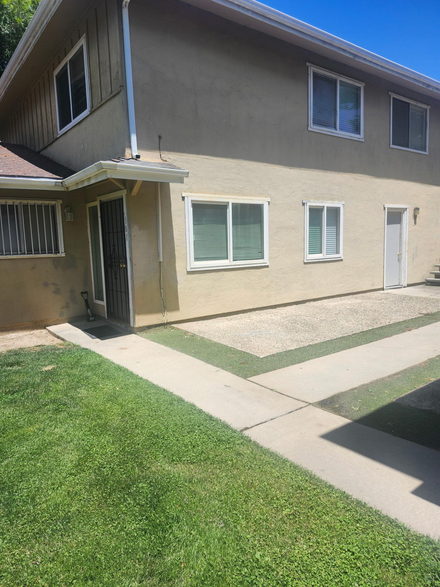 Fresno, California 93705, United States, 2 Bedrooms Bedrooms, ,1 BathroomBathrooms,Residential,Active,136255
