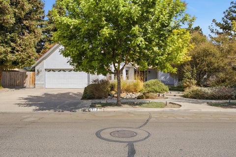 Photo of 3212 S Ernest Street, Visalia, CA 93277 (MLS # 244487)