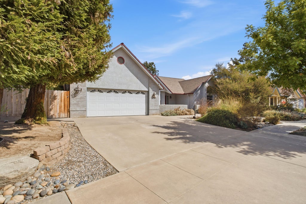 Photo of 3212 S Ernest Street, Visalia, CA 93277 (MLS # 244487)
