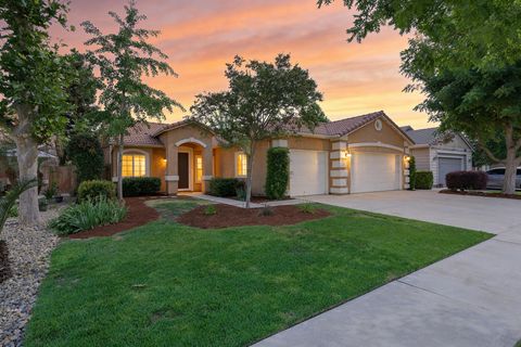 Photo of 1738 Malvasia Avenue, Tulare, CA 93274 (MLS # 241618)