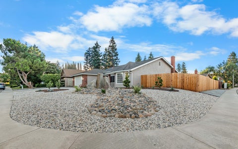 Photo of 5920 W Feemster, Visalia, CA 93277 (MLS # 242990)