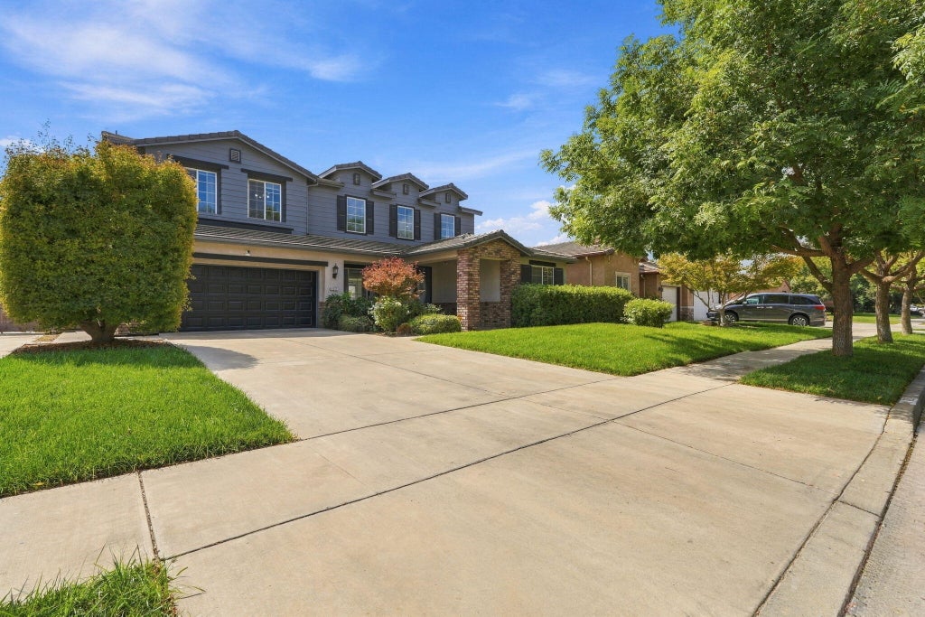 Photo of 4217 W Elowin Court, Visalia, CA 93291 (MLS # 244277)