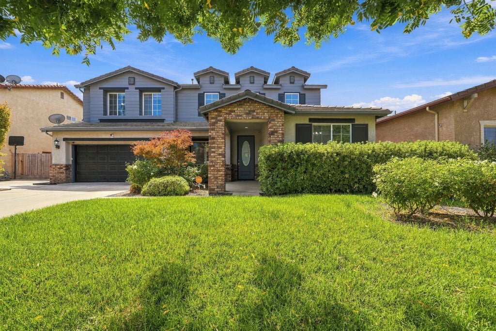 Photo of 4217 W Elowin Court, Visalia, CA 93291 (MLS # 244277)