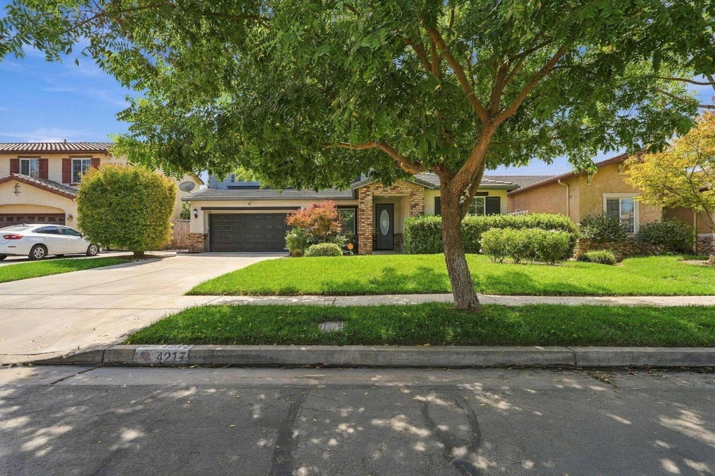 Photo of 4217 W Elowin Court, Visalia, CA 93291 (MLS # 244277)