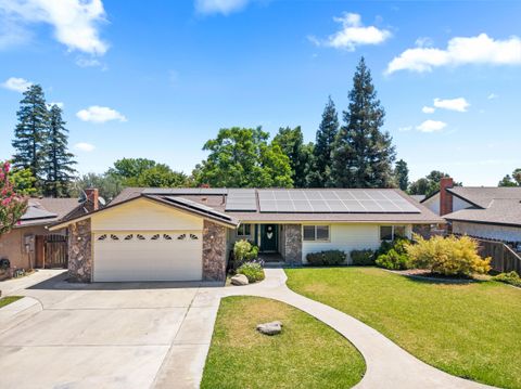 Photo of 1096 N Beverly Street, Porterville, CA 93257 (MLS # 242719)
