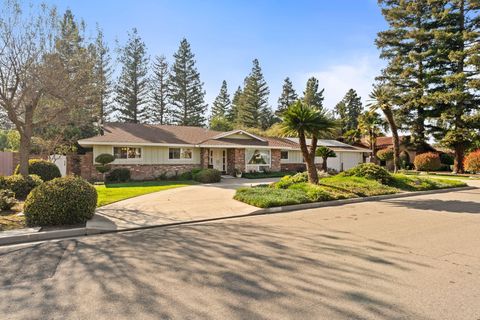 Photo of 1113 N Manor Drive, Tulare, CA 93274 (MLS # 240090)