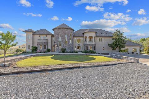 Photo of 31731 Mill Drive, Springville, CA 93265 (MLS # 240956)