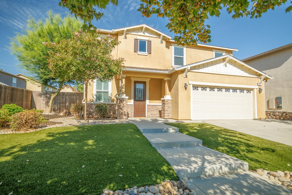 Photo of 627 S Elverta Street, Visalia, CA 93292 (MLS # 243584)