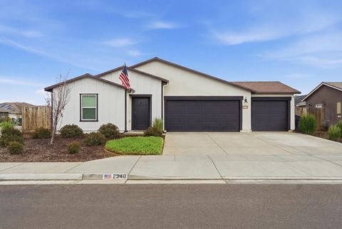 Photo of 2340 Beth Page Avenue, Tulare, CA 93274 (MLS # 242212)