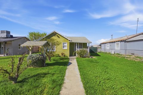 Photo of 1810 Hardcastle Avenue, Hanford, CA 93230 (MLS # 240122)