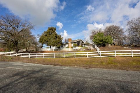 Photo of 16021 Cattle Drive, Springville, CA 93265 (MLS # 240121)
