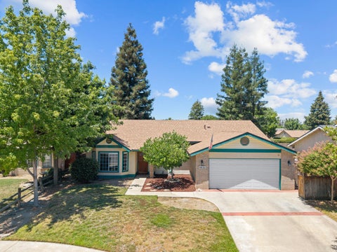 Photo of 6032 W Howard Court, Visalia, CA 93277 (MLS # 242456)