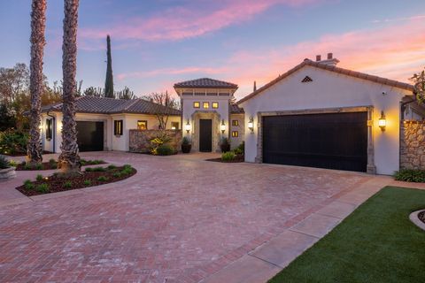 Photo of 1611 N Pienza Street, Visalia, CA 93291 (MLS # 240241)