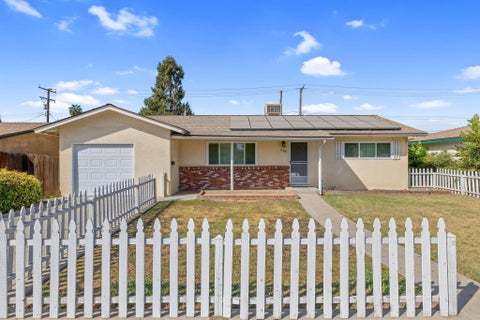 Photo of 618 E Cypress Avenue, Visalia, CA 93292 (MLS # 244266)