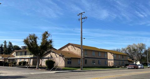 Photo of 657 W Parlier Avenue 106 #106, Reedley, CA 93654 (MLS # 238984)