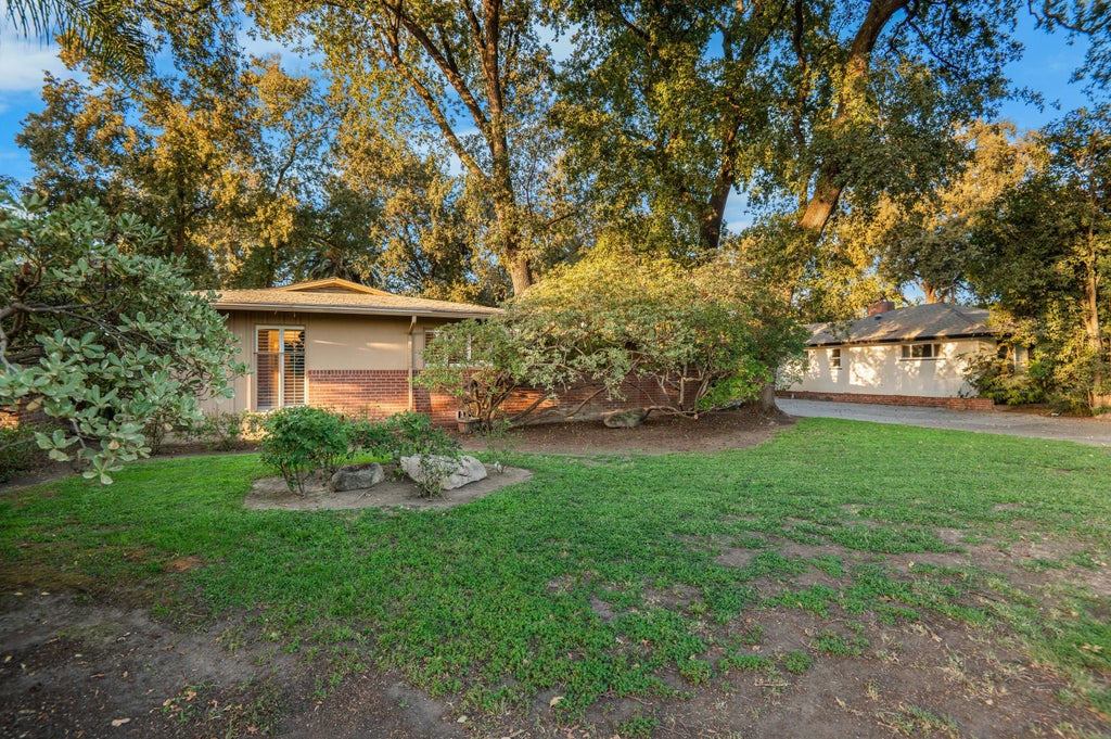 Photo of 1716 W Meadow Avenue, Visalia, CA 93277 (MLS # 244144)
