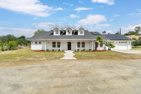 Photo of 32491 Pleasant Oak Drive, Springville, CA 93265 (MLS # 241074)