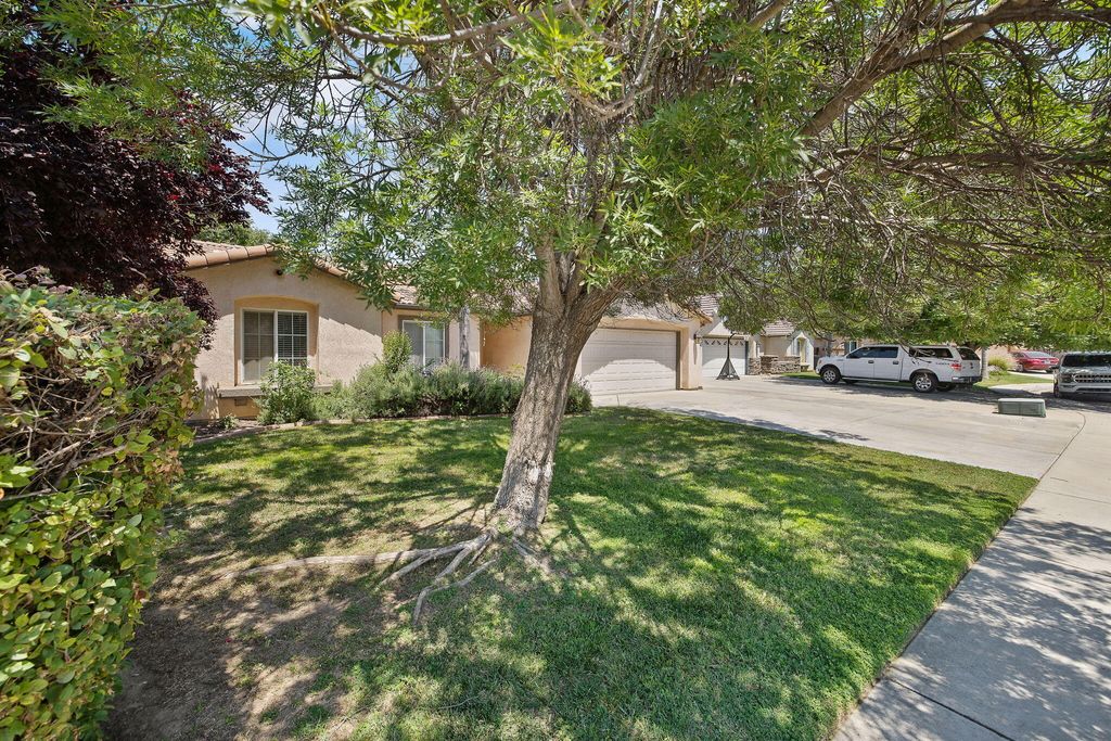 Photo of 4036 E Harvard Avenue, Visalia, CA 93292 (MLS # 241613)