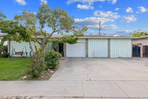 Photo of 309 N Lane Street, Tulare, CA 93274 (MLS # 241502)