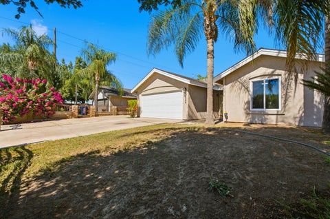 Photo of 1646 Hartley Avenue, Farmersville, CA 93223 (MLS # 243219)