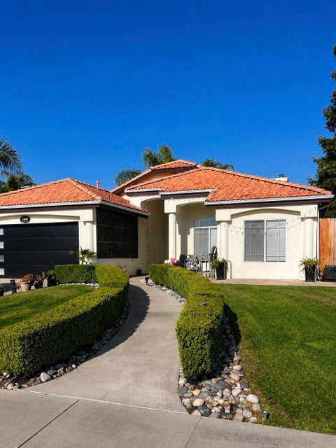 Photo of 1344 E Parkview Court, Visalia, CA 93292 (MLS # 241904)