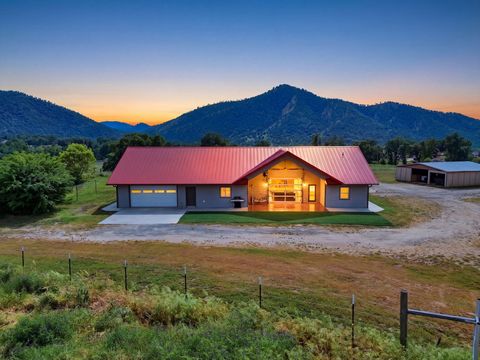 Photo of 39348 Dunlap Road, Yokuts Valley, CA 93675 (MLS # 241067)