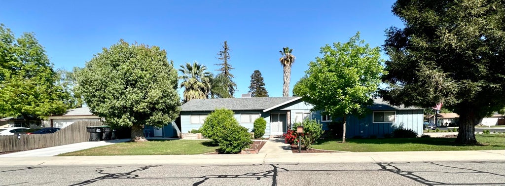 Photo of 2350 S Dollner Street, Visalia, CA 93277 (MLS # 241115)