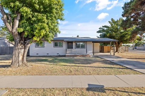 Photo of 1529 E Stockham Avenue, Tulare, CA 93274 (MLS # 242942)