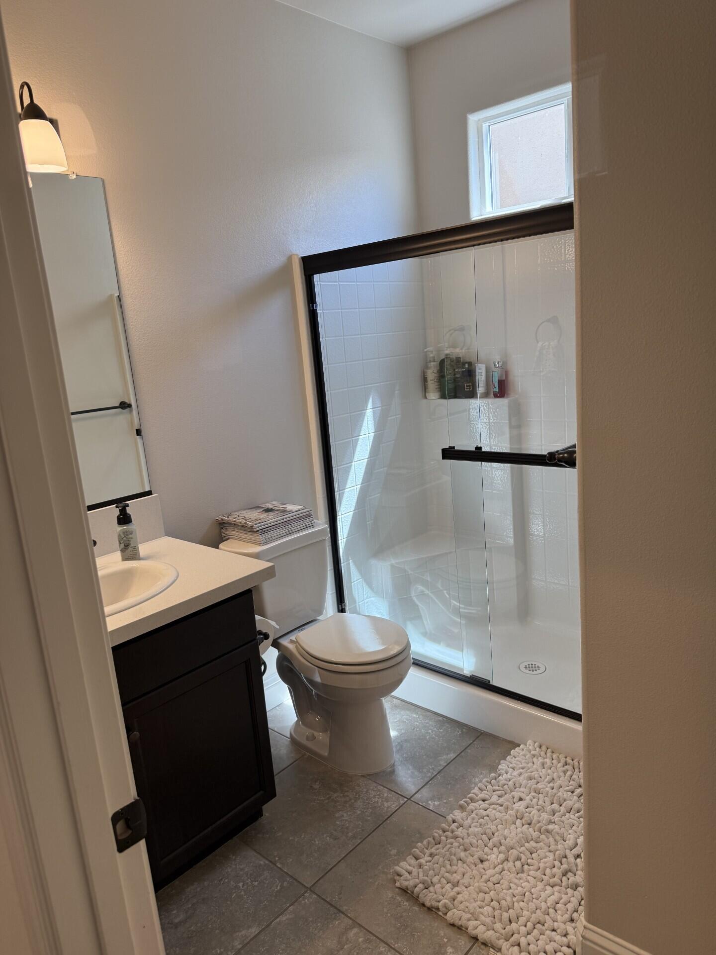 Clovis, California 93619, United States, 4 Bedrooms Bedrooms, ,3 BathroomsBathrooms,Residential,Pending,107622