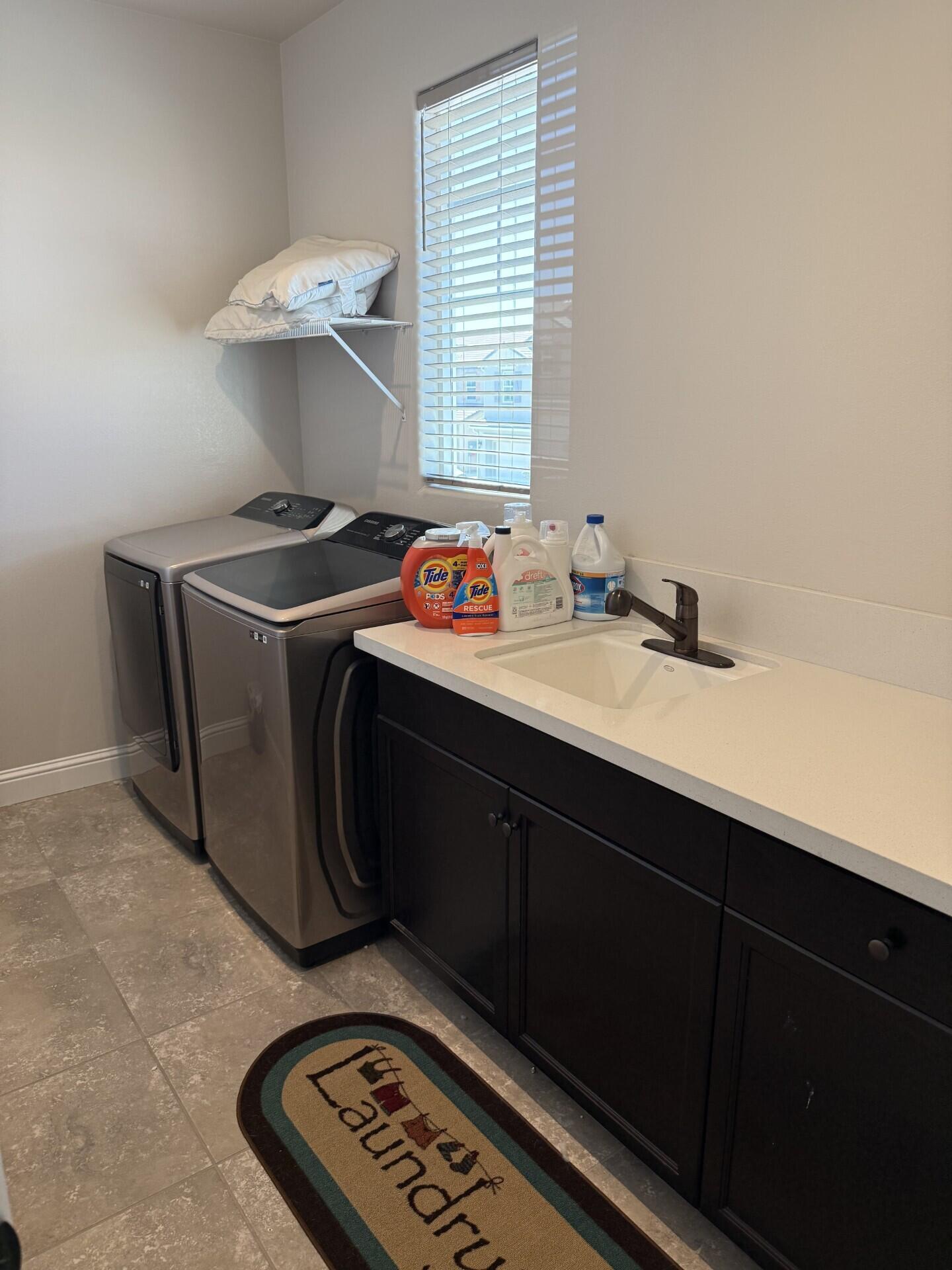 Clovis, California 93619, United States, 4 Bedrooms Bedrooms, ,3 BathroomsBathrooms,Residential,Pending,107622