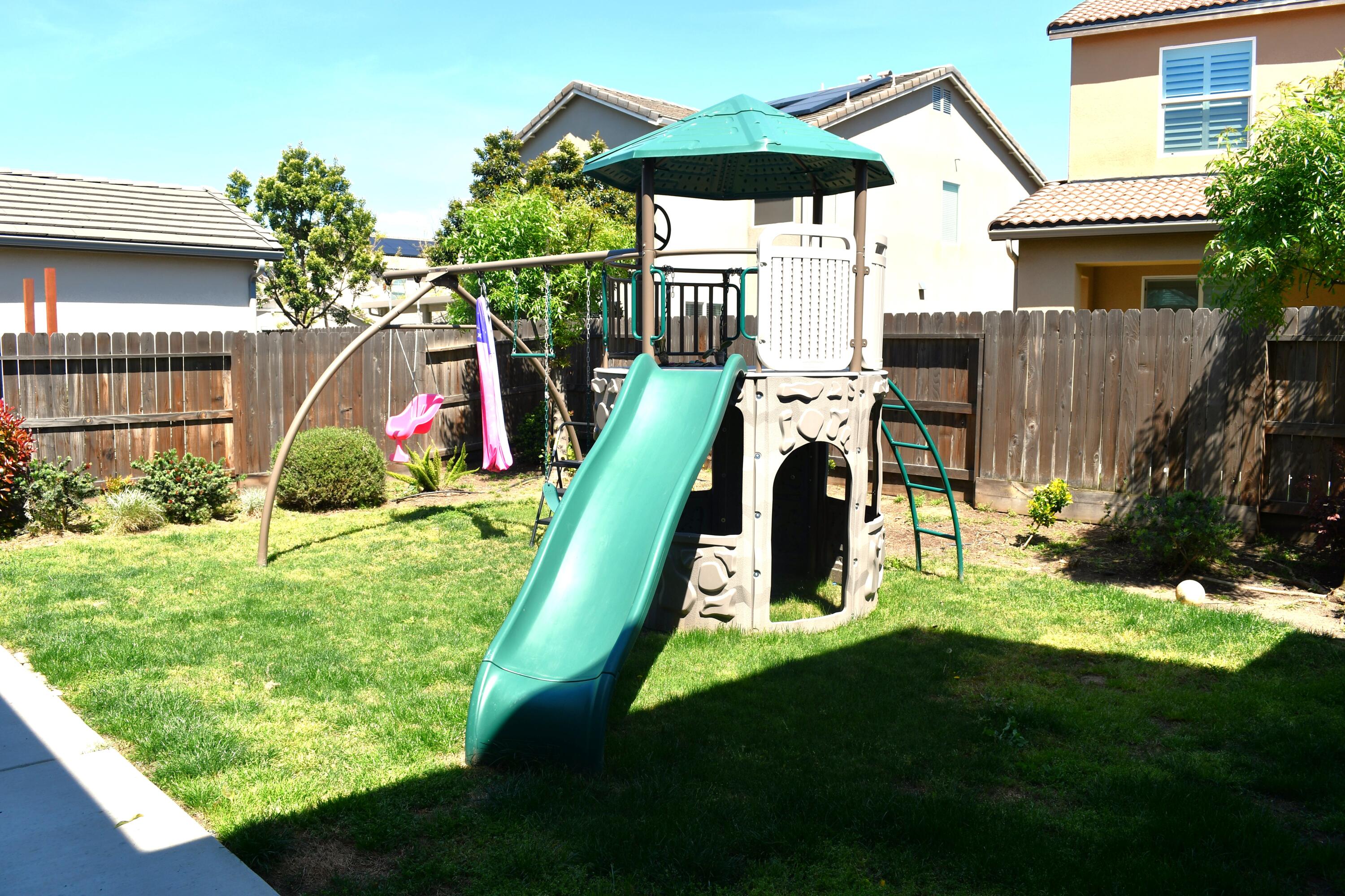 Clovis, California 93619, United States, 4 Bedrooms Bedrooms, ,3 BathroomsBathrooms,Residential,Pending,107622