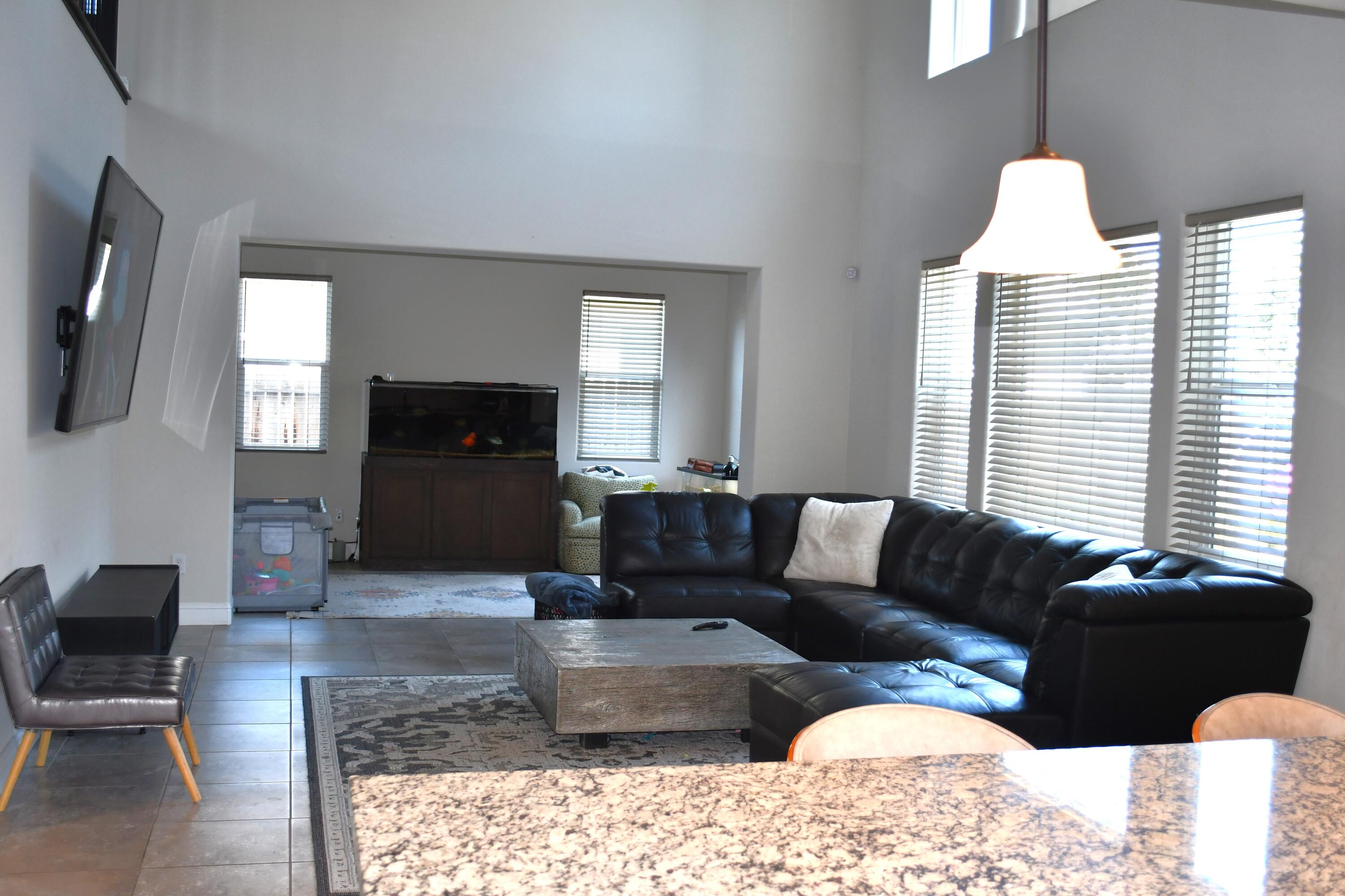 Clovis, California 93619, United States, 4 Bedrooms Bedrooms, ,3 BathroomsBathrooms,Residential,Pending,107622