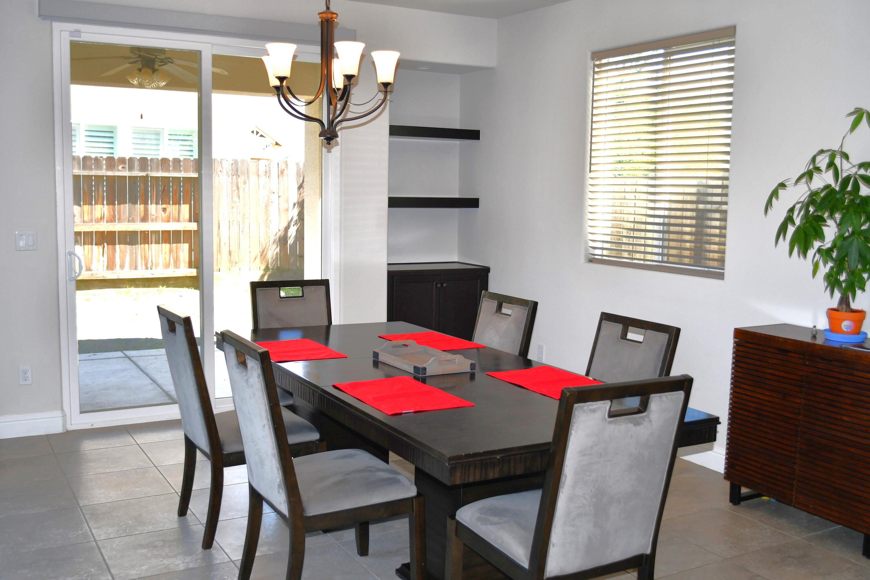 Clovis, California 93619, United States, 4 Bedrooms Bedrooms, ,3 BathroomsBathrooms,Residential,Pending,107622