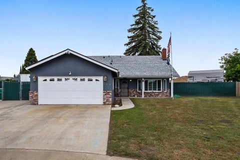 Photo of 640 Piccadilly Lane, Porterville, CA 93257 (MLS # 241526)