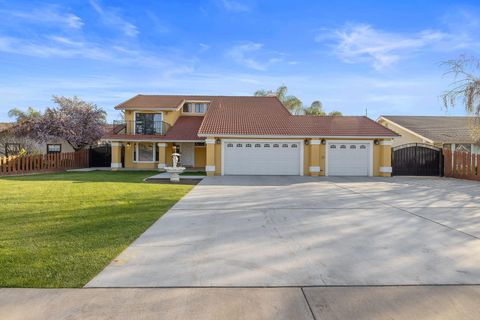 Photo of 2635 E Paradise Avenue, Visalia, CA 93292 (MLS # 240120)