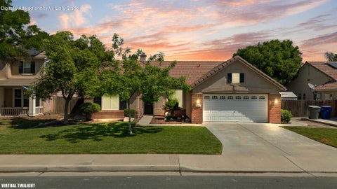 Photo of 916 W Windsor Drive, Hanford, CA 93230 (MLS # 241915)