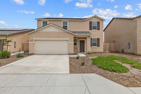 Photo of 920 Maricopa Street, Tulare, CA 93274 (MLS # 239646)