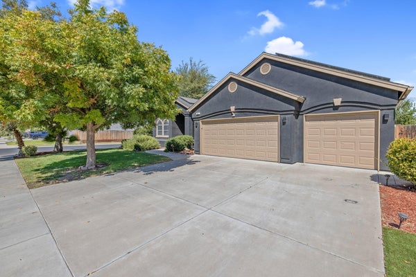 912 APPLE AVE, LEMOORE, CA 93245 - Image 836733fe1e1c887c7ea7b0e7c1d8d0f1/2580635470