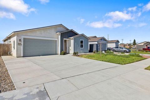 Photo of 2635 S Cain Court, Visalia, CA 93292 (MLS # 239796)