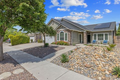 Photo of 3938 W Vine Avenue, Visalia, CA 93291 (MLS # 241258)