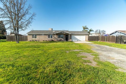 Photo of 4212 Merritt Drive, Traver, CA 93673 (MLS # 240097)