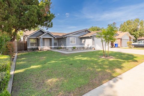 Photo of 1860 W Fairhaven Avenue, Porterville, CA 93257 (MLS # 241090)