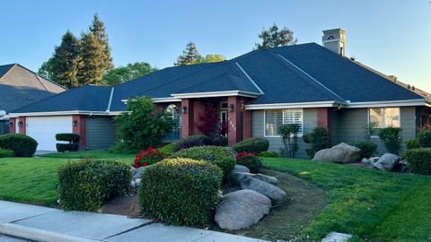 Photo of 3401 S Bridge Street, Visalia, CA 93277 (MLS # 241239)