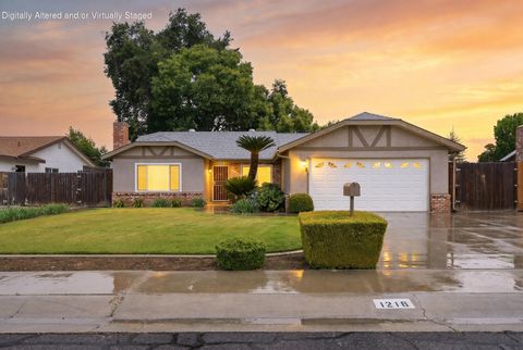 Photo of 1218 W Evergreen Court, Visalia, CA 93277 (MLS # 241349)