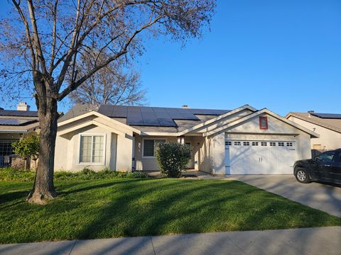 Photo of 440 W Pepper Drive, Hanford, CA 93230 (MLS # 240844)