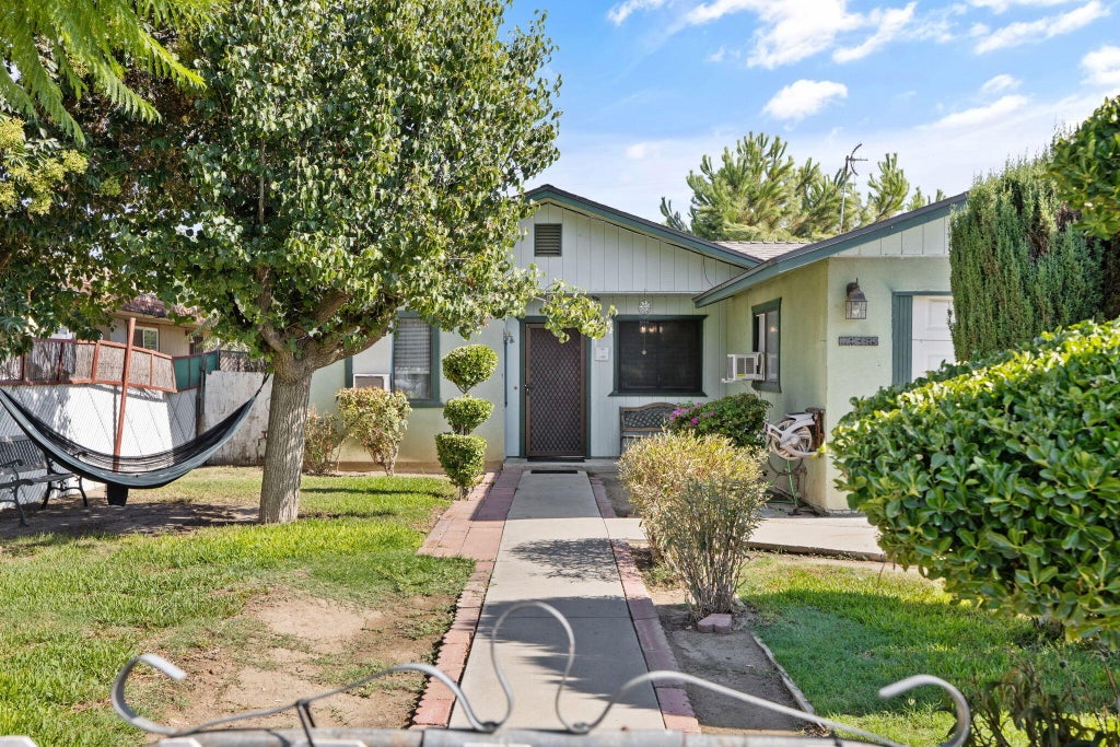 Photo of 1132 W Prospect Avenue, Visalia, CA 93291 (MLS # 243499)
