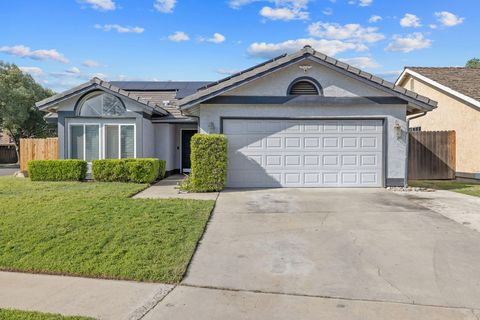 Photo of 1007 N Atwood Street, Visalia, CA 93291 (MLS # 238081)